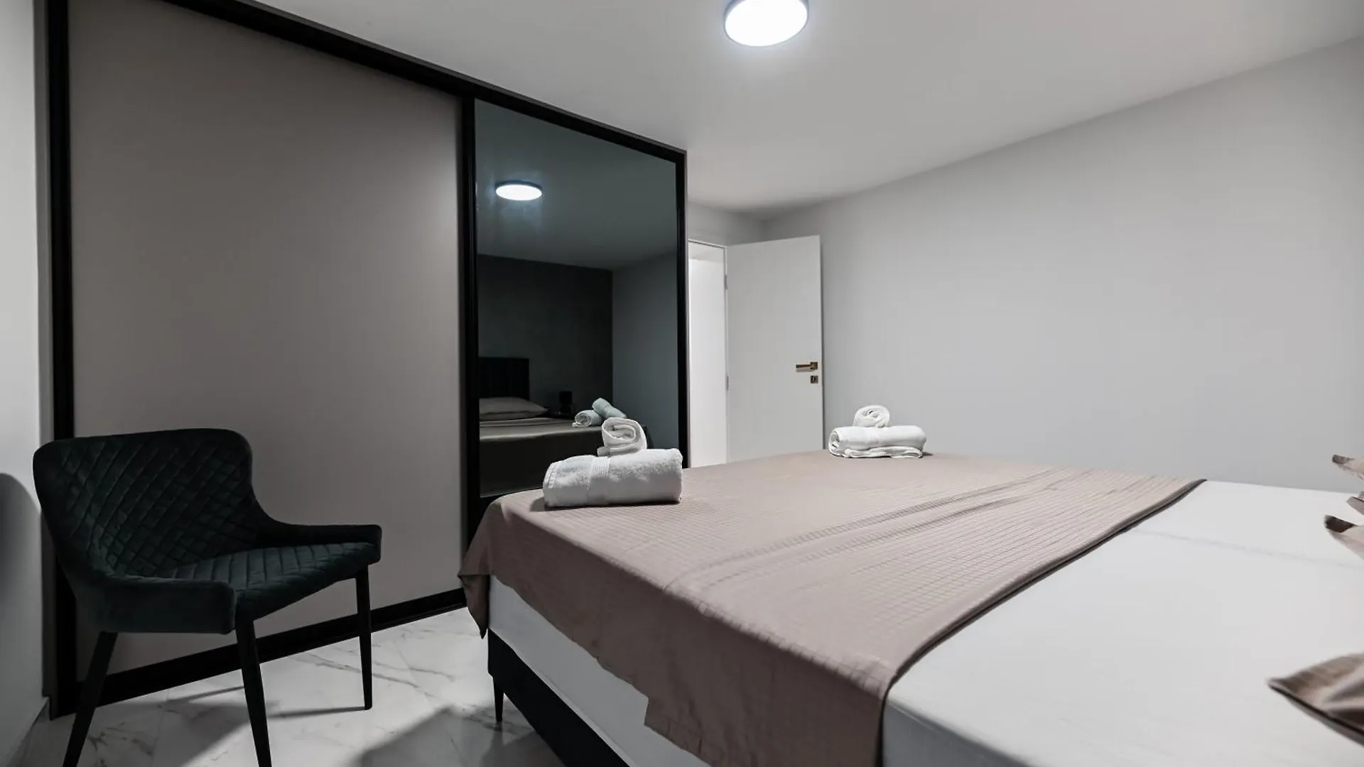Delija Apartmans Bibinje 0*,  Κροατία