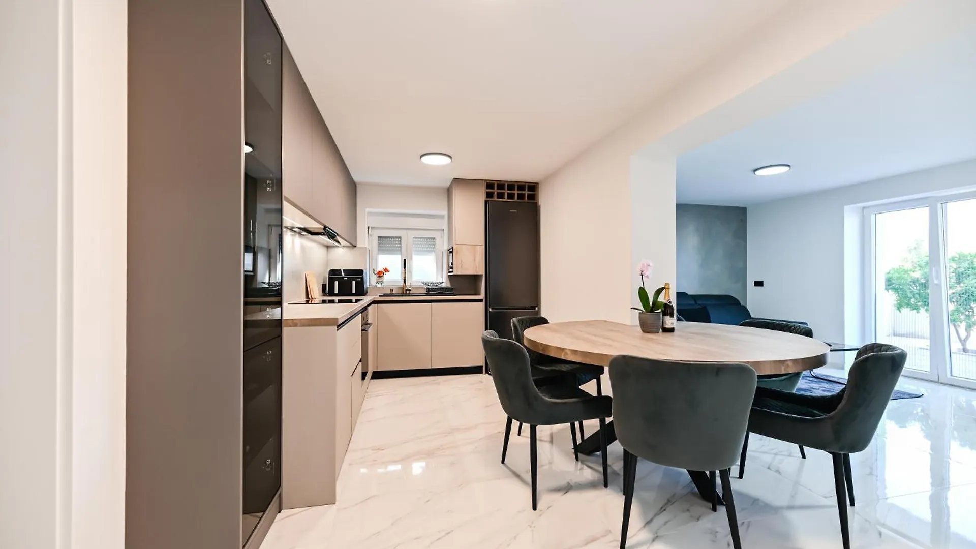 Delija Apartmans Bibinje 0*,
